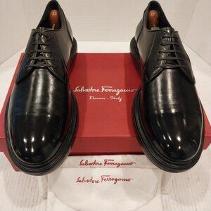 SALVATORE FERRAGAMO men's size 8.5 D black Derby.